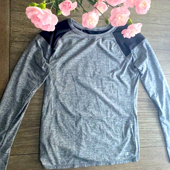 champion shirt🤍 - Picture 4 of 4